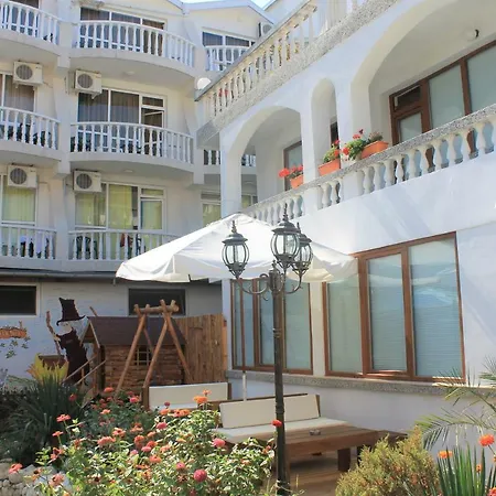 Yanis Hotel Lozenets