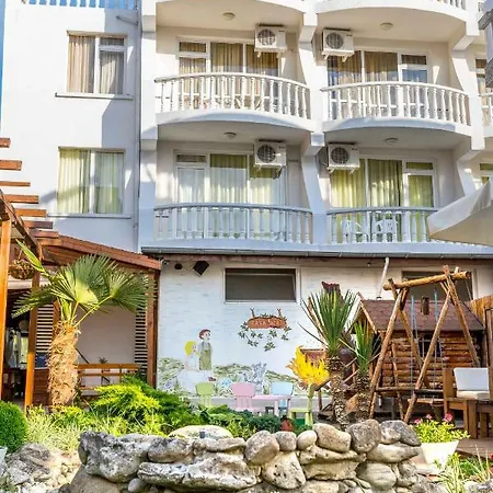 Hotel Yanis 3*