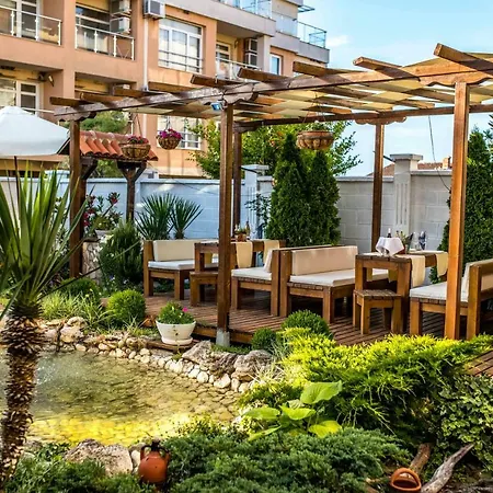 Hotel Yanis 3*